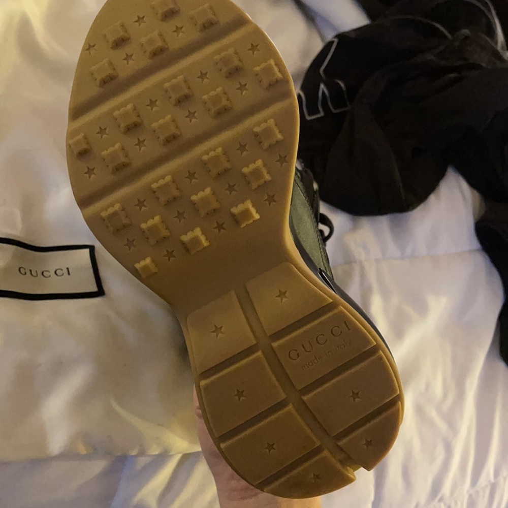 Women’s Gucci rhyton sneakers size women’s 6 never worn - Picture 4 of 5